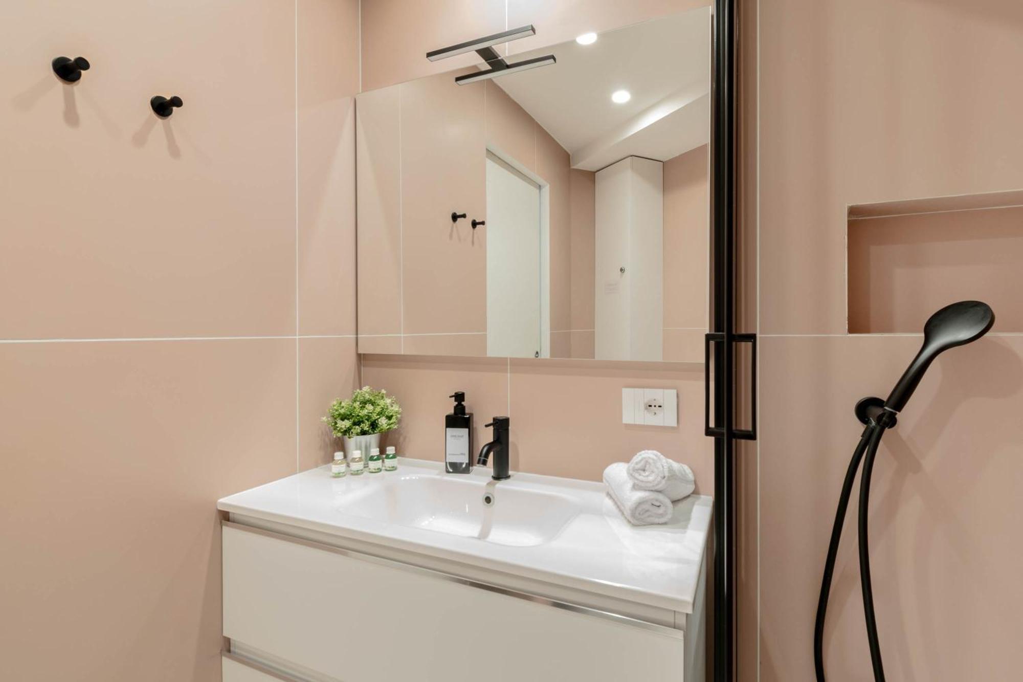 Design Suite 39 - Metropolitana M4 - Aeroporto Linate Mailand Exterior foto